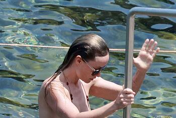 Olivia Wilde exposed