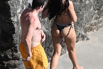 dua lipa ass