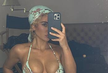 Kim Kardashian nude selfie