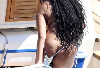 Halle Bailey bare ass