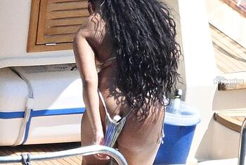 Halle Bailey exposed ass