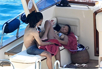 Halle Bailey nude tits