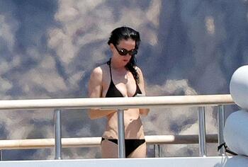Katy Perry sexy bikini
