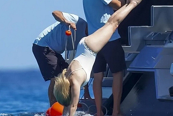 Reese Witherspoon ass