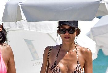 Jessica Alba exposed tits