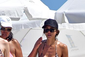 Jessica Alba sexy bikini