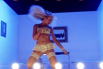 Sabrina Carpenter naked