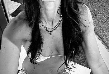 Jordana Brewster nipslip