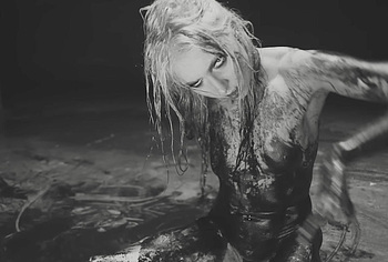 Taylor Momsen nsfw