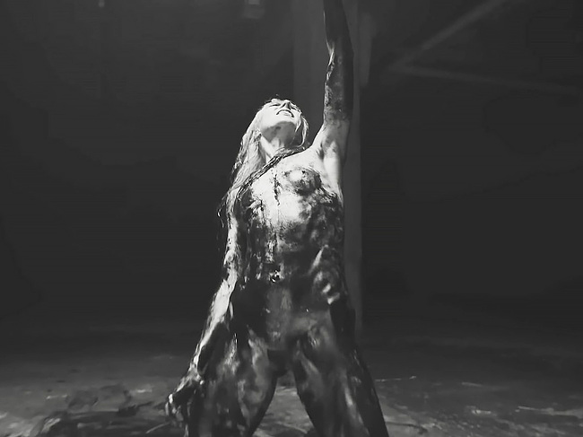 Taylor Momsen nude pussy