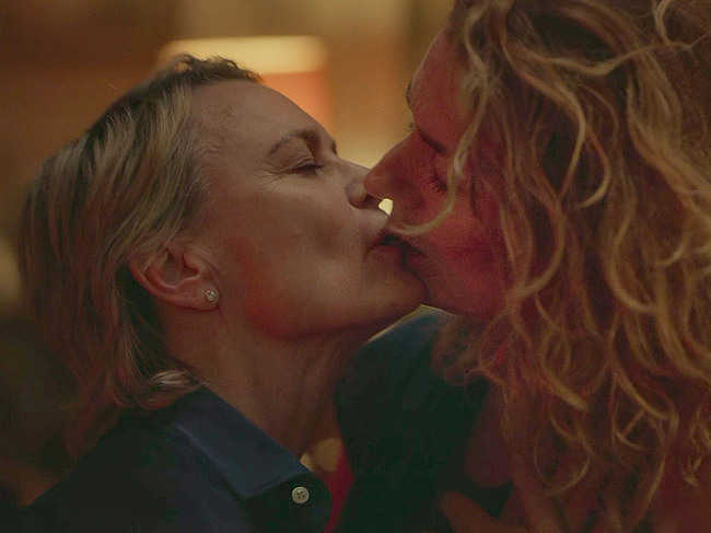 Robin Wright nude lesbian sex