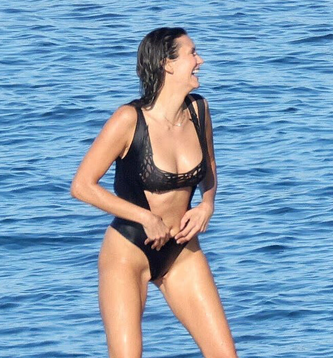 Nina Dobrev pussy cameltoe