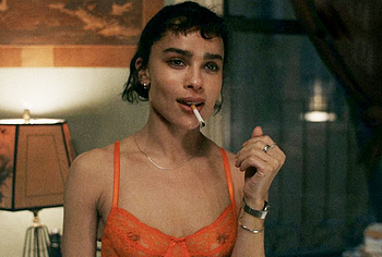 Zo Kravitz nude in Caught Stealing