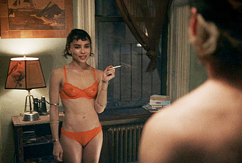 Zo Kravitz nude in Caught Stealing