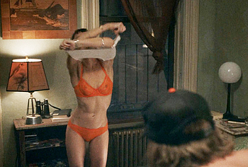 Zo Kravitz nude in Caught Stealing