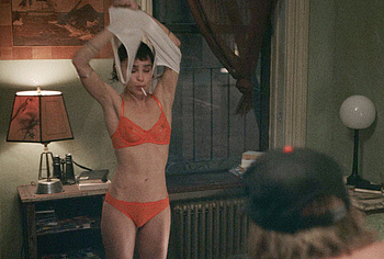 Zo Kravitz nude in Caught Stealing