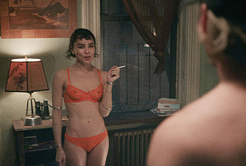 Zo Kravitz nude in Caught Stealing