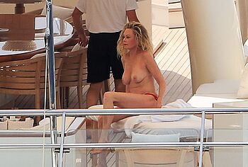 Melanie Griffith nude topless photos