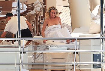 Melanie Griffith nude topless photos