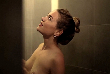 Laura Gordon nude in Embedded