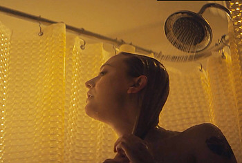 Dakota Fanning nude in Vicious