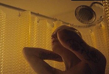 Dakota Fanning nude in Vicious