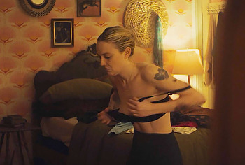 Dakota Fanning nude in Vicious