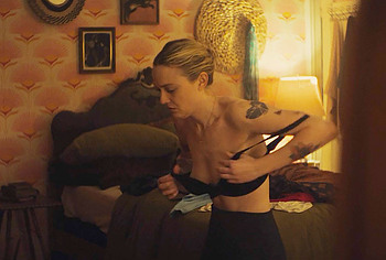 Dakota Fanning nude in Vicious