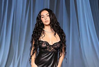 Charli XCX nipslip moment