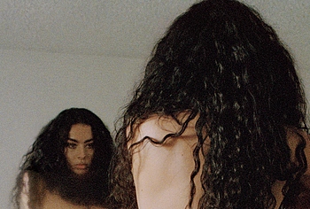 Charli XCX nipslip moment