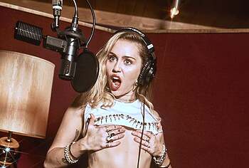 Miley Cyrus cameltoe