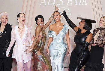 Naomi Watts shows her tits