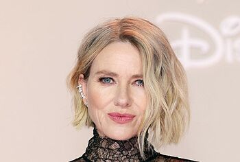 Naomi Watts shows her tits