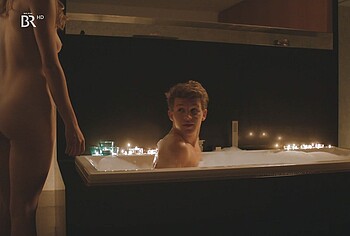 Lili Epply naked in Schnell ermittelt Gudrun Schatzinger