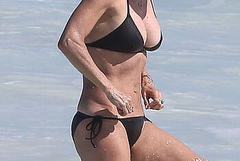 Courteney Cox bikini pics