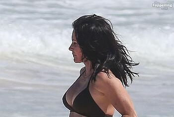 Courteney Cox bikini pics