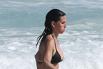 Courteney Cox bikini pics
