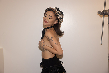 Ariana Grande topless pics