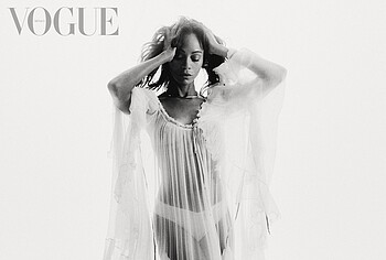 Zoe Saldana see through