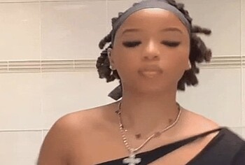 Chloe Bailey oops moment