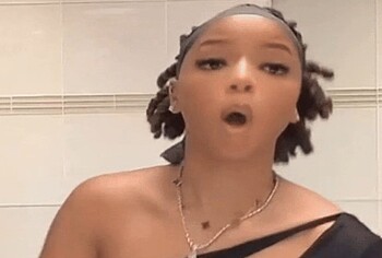 Chloe Bailey oops moment