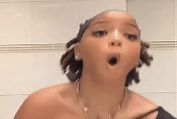 Chloe Bailey oops moment