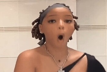 Chloe Bailey oops moment