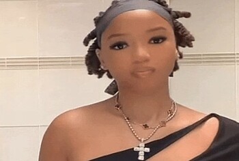 Chloe Bailey nipslip