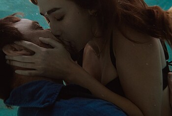 Almudena Amor nude in Pose